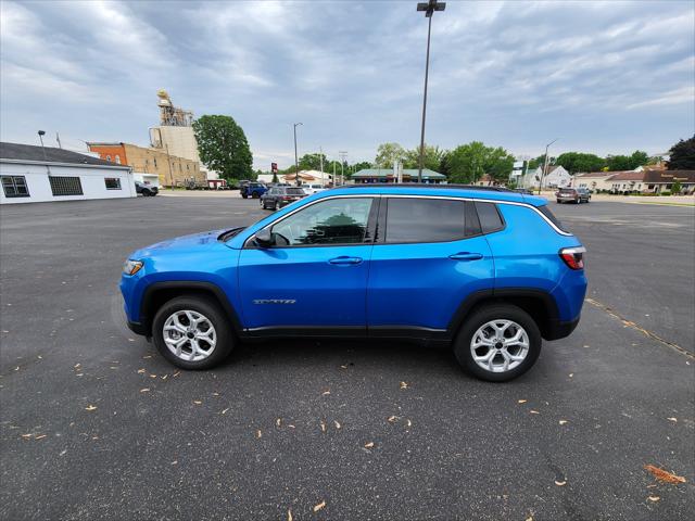 2025 Jeep Compass COMPASS LATITUDE 4X4