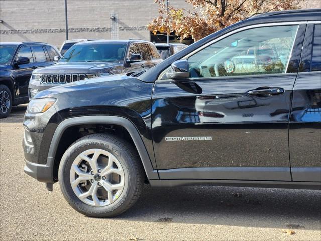 2025 Jeep Compass COMPASS LATITUDE 4X4