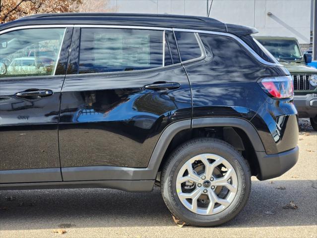 2025 Jeep Compass COMPASS LATITUDE 4X4