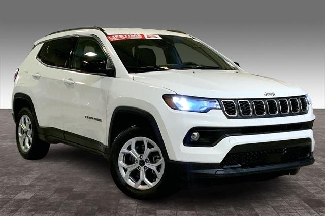 2025 Jeep Compass COMPASS LATITUDE 4X4