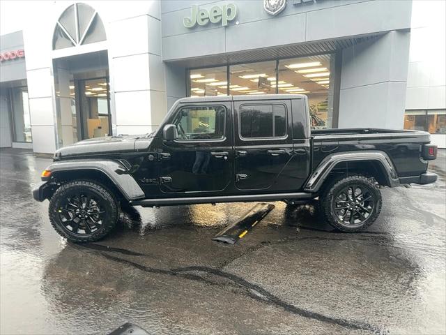 2025 Jeep Gladiator GLADIATOR NIGHTHAWK 4X4