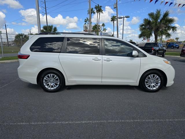 2017 Toyota Sienna XLE Premium 8 Passenger