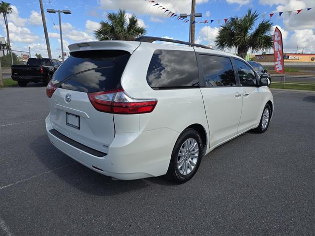 2017 Toyota Sienna XLE Premium 8 Passenger