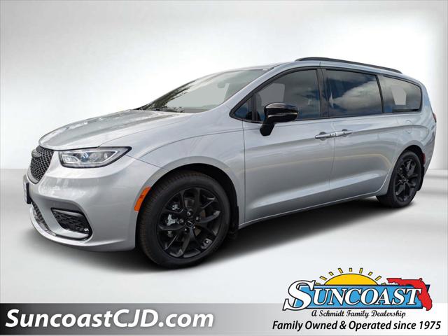 2024 Chrysler Pacifica PACIFICA TOURING L