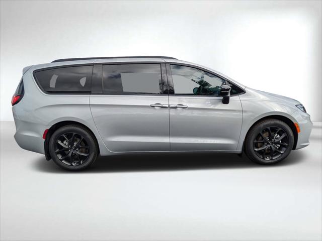 2024 Chrysler Pacifica PACIFICA TOURING L