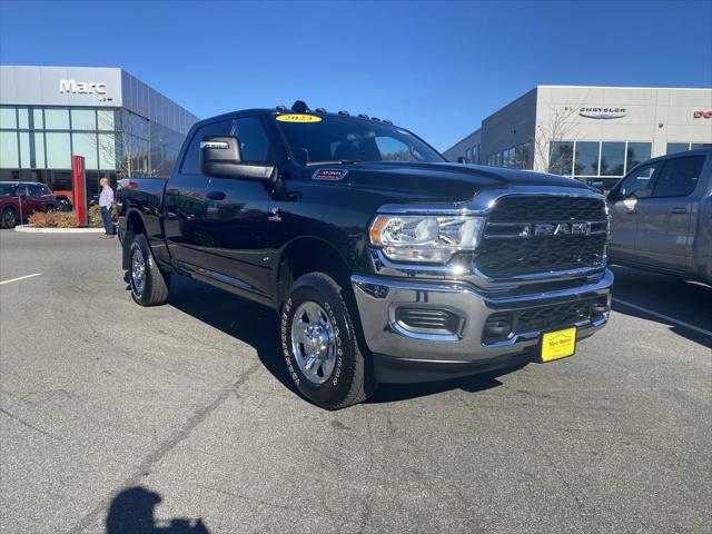 2023 RAM 3500 Tradesman Crew Cab 4x4 64 Box