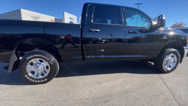 2023 RAM 3500 Tradesman Crew Cab 4x4 64 Box