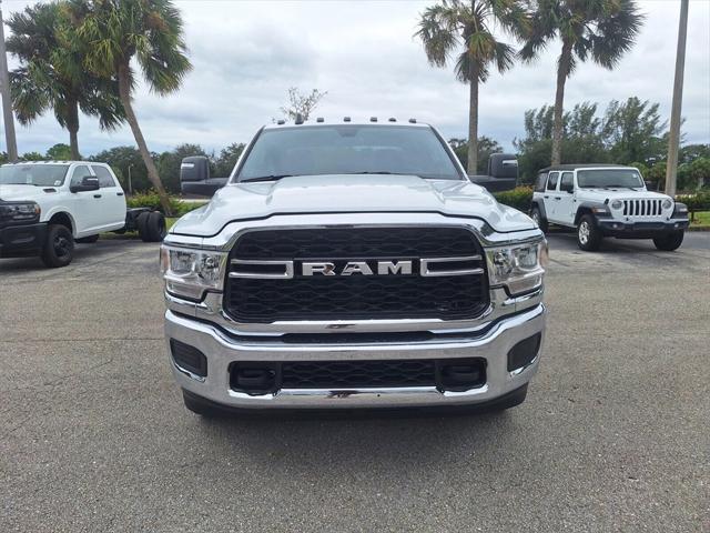 2024 RAM Ram 3500 Chassis Cab RAM 3500 TRADESMAN CREW CAB CHASSIS 4X4 60 CA