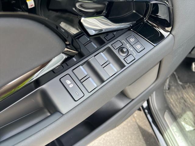 2025 Land Rover Range Rover Evoque Dynamic SE