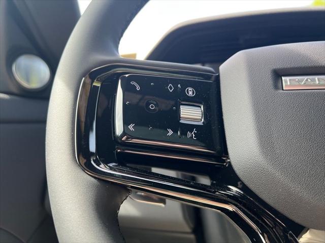 2025 Land Rover Range Rover Evoque Dynamic SE