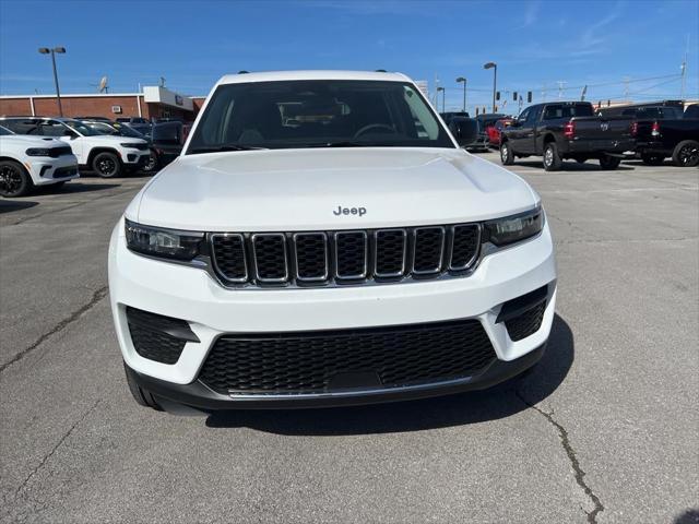 2023 Jeep Grand Cherokee Laredo 4x2