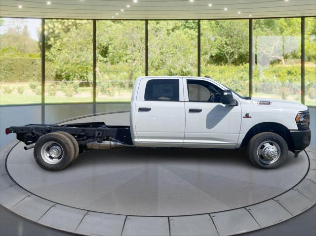 2024 RAM Ram 3500 Chassis Cab RAM 3500 TRADESMAN CREW CAB CHASSIS 4X4 60 CA