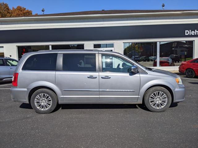 2013 Chrysler Town and Country Touring-L