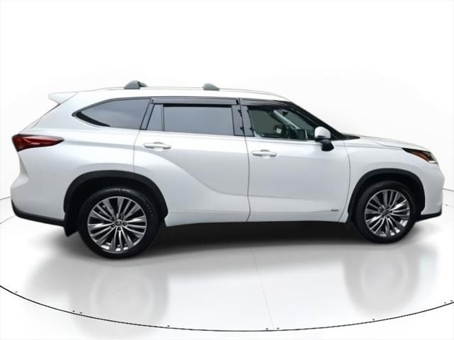 2023 Toyota Highlander Hybrid Platinum 2023 Toyota Highlander Hybrid Platinum
