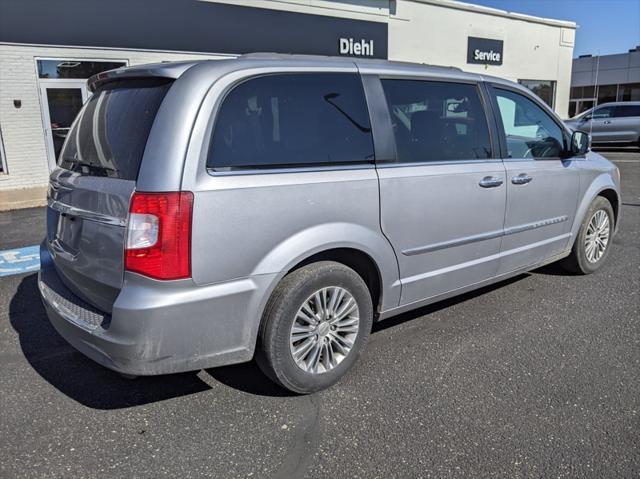 2013 Chrysler Town and Country Touring-L