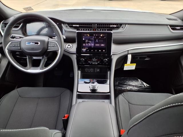 2025 Jeep Grand Cherokee GRAND CHEROKEE LAREDO 4X4