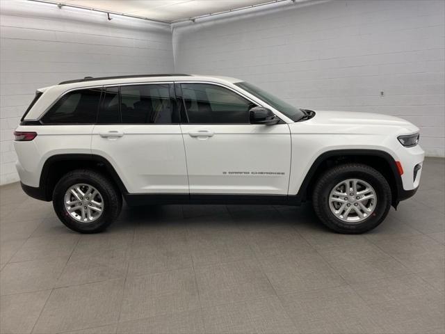 2025 Jeep Grand Cherokee GRAND CHEROKEE LAREDO 4X4