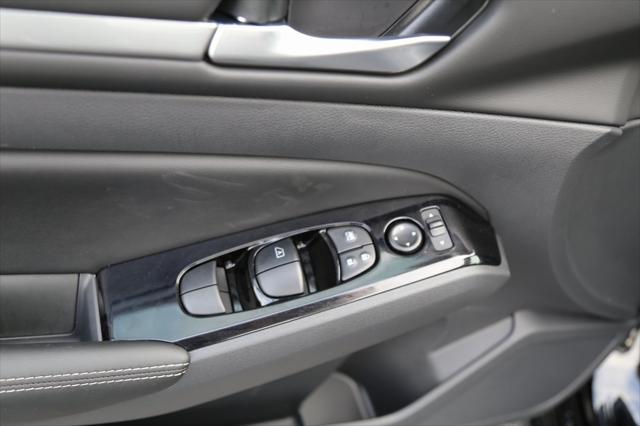 2025 Nissan Altima SL FWD