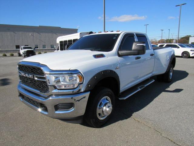 2023 RAM 3500 Tradesman Crew Cab 4x4 8 Box