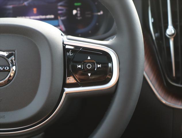 2025 Volvo XC60 Plug-In Hybrid Plus