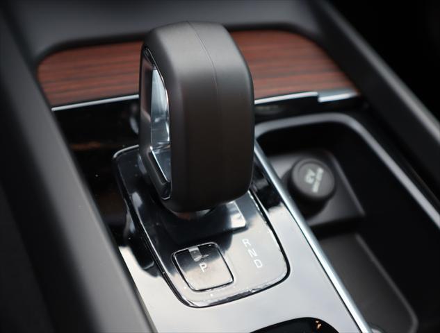 2025 Volvo XC60 Plug-In Hybrid Plus