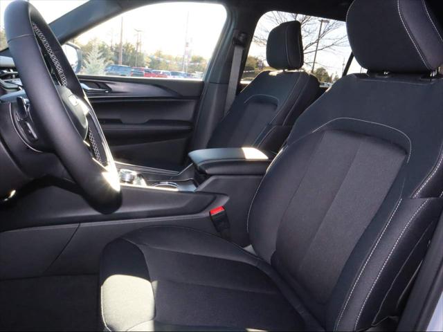 2025 Jeep Grand Cherokee Laredo 4x4