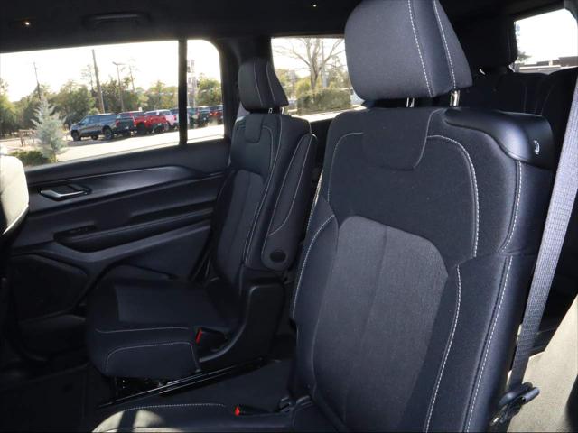 2025 Jeep Grand Cherokee Laredo 4x4