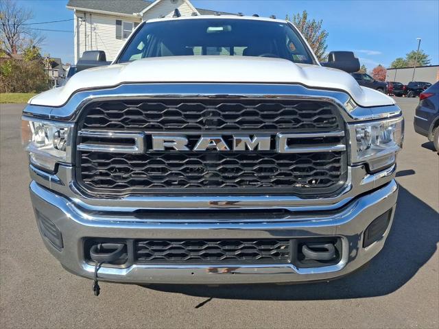 2022 RAM 3500 Tradesman Crew Cab 4x4 8 Box