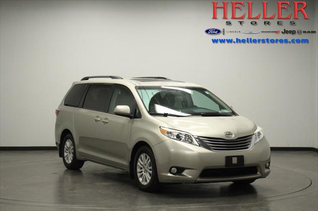 2017 Toyota Sienna XLE Premium 8 Passenger