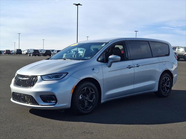 2022 Chrysler Pacifica Hybrid Touring L