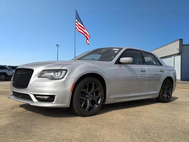 2023 Chrysler 300 Touring L