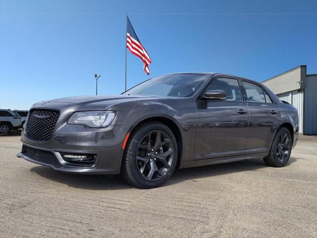 2023 Chrysler 300 Touring L