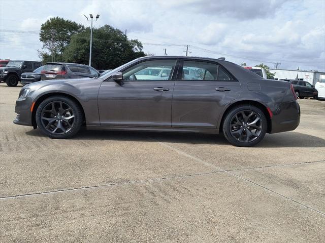 2023 Chrysler 300 Touring L