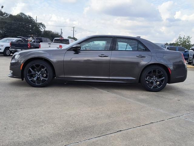 2023 Chrysler 300 Touring L