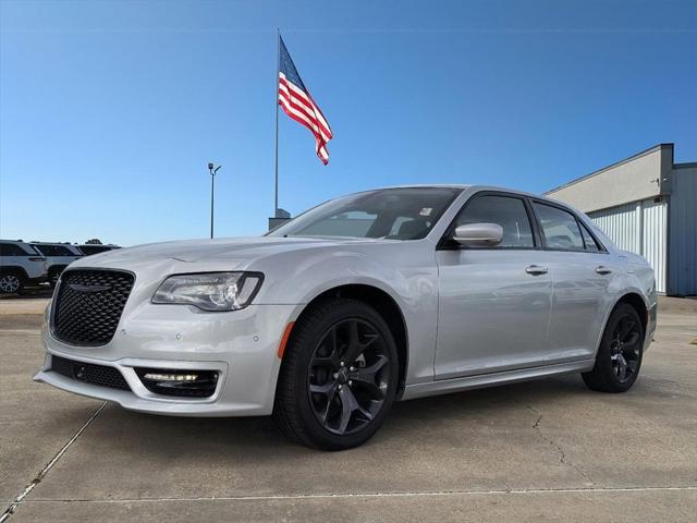 2023 Chrysler 300 Touring L