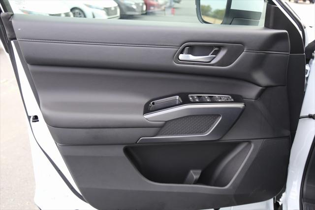 2025 Nissan Pathfinder SL FWD