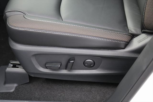 2025 Nissan Pathfinder SL FWD