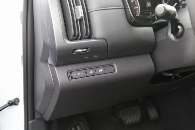 2025 Nissan Pathfinder SL FWD