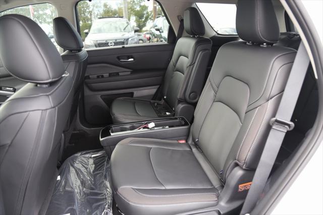 2025 Nissan Pathfinder SL FWD