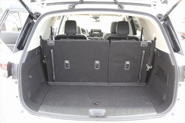 2025 Nissan Pathfinder SL FWD