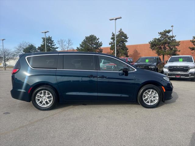 2025 Chrysler Pacifica PACIFICA SELECT