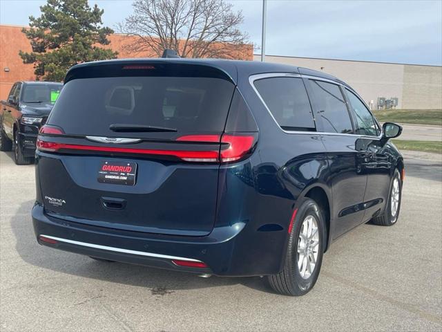 2025 Chrysler Pacifica PACIFICA SELECT