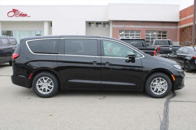 2025 Chrysler Pacifica PACIFICA SELECT