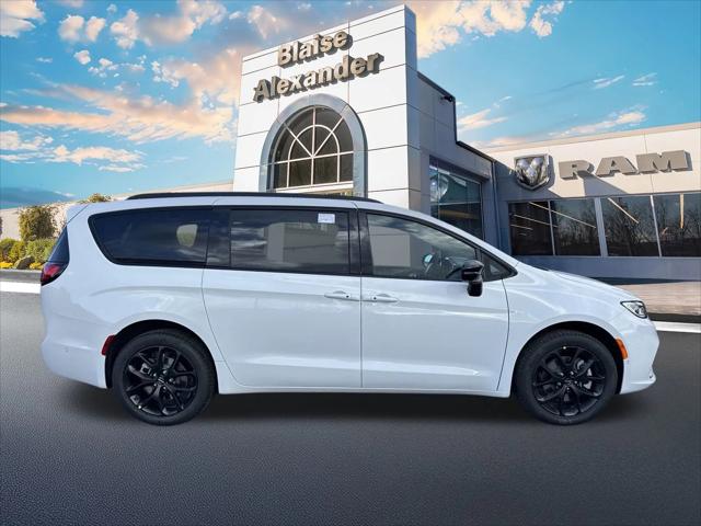 2025 Chrysler Pacifica PACIFICA LIMITED AWD