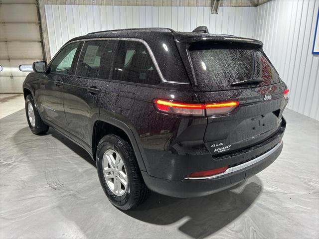 2023 Jeep Grand Cherokee Laredo 4x4