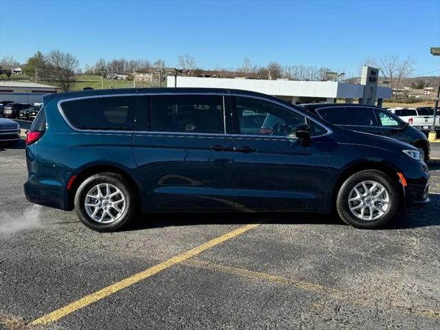 2025 Chrysler Pacifica PACIFICA SELECT