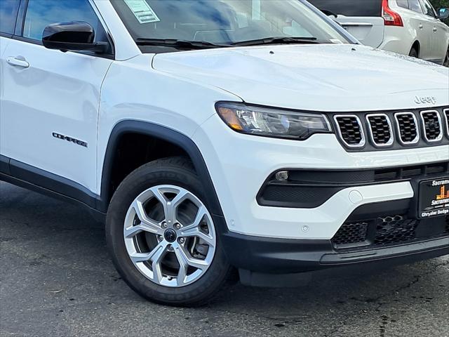 2025 Jeep Compass COMPASS LATITUDE 4X4