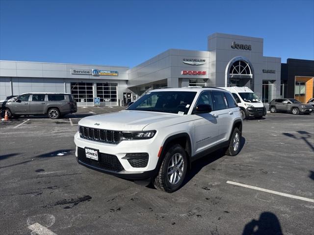 2025 Jeep Grand Cherokee GRAND CHEROKEE LAREDO X 4X4