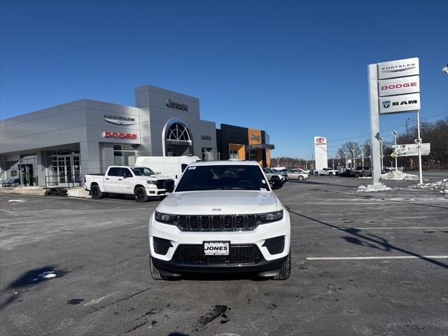 2025 Jeep Grand Cherokee GRAND CHEROKEE LAREDO X 4X4