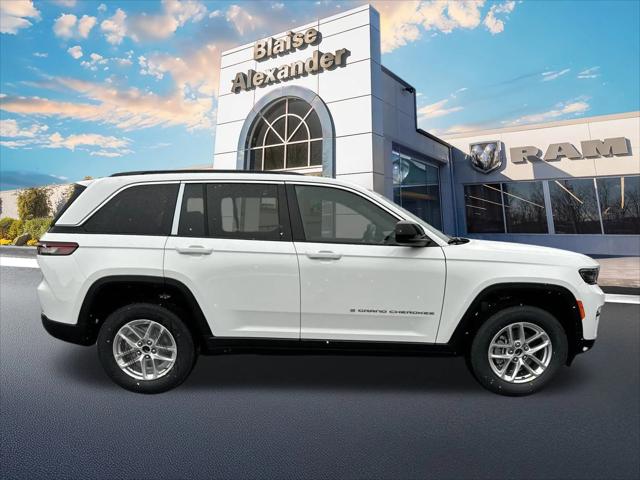 2025 Jeep Grand Cherokee GRAND CHEROKEE LAREDO X 4X4